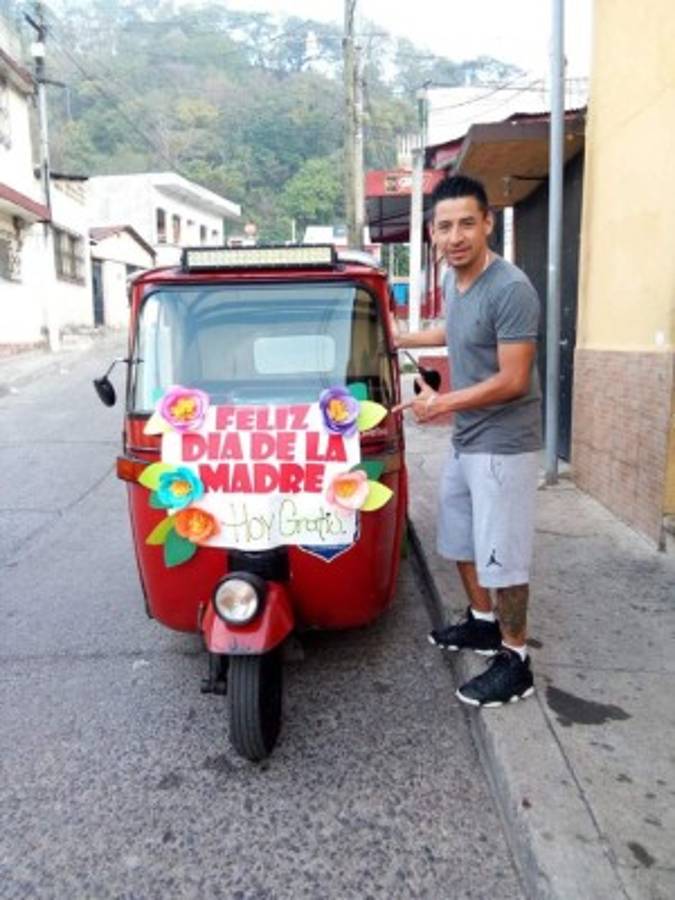 Viral: Conductor de mototaxis guatemalteco ofrece transporte gratis a mujeres por el Día de la Madre