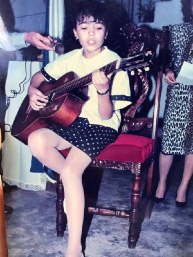 El primer instrumento que Shirley Paz aprendió fue la guitarra.