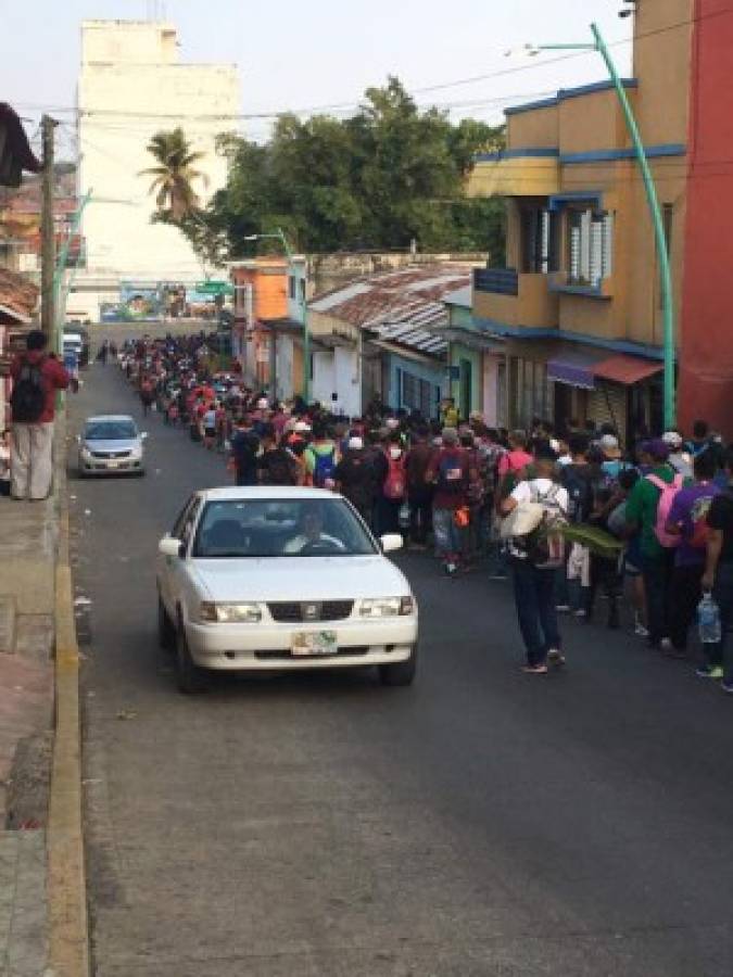 México: Migrantes hondureños realizan viacrucis hasta la frontera de Estados Unidos para pedir protección