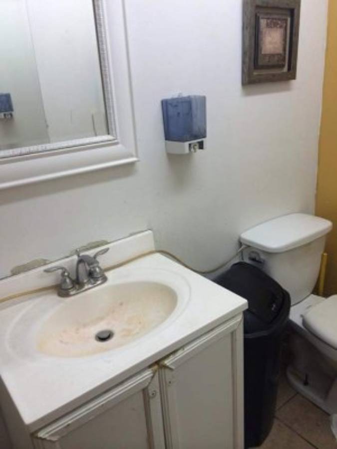 Hondureños en EE UU inconformes con atención en los consulados