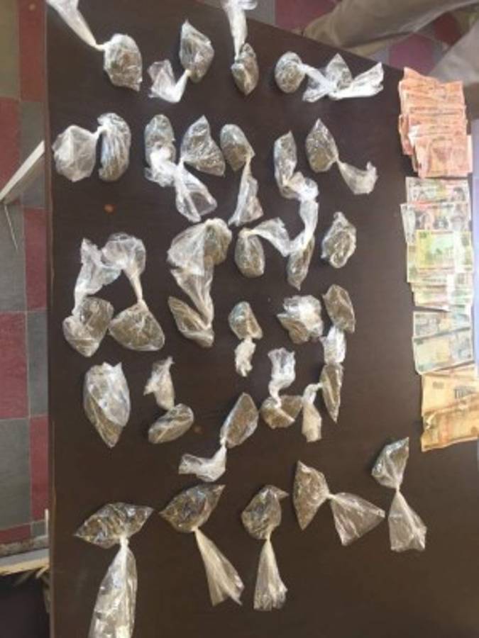 30 envoltorios de marihuana le fueron decomisados.