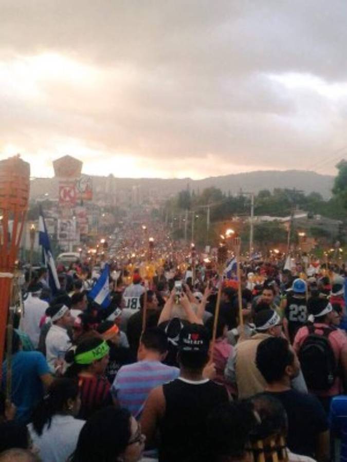 Quinta marcha de las antorchas llega a Presidencial