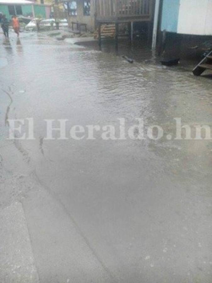 Alerta roja para Islas de la Bahía por tormenta Earl