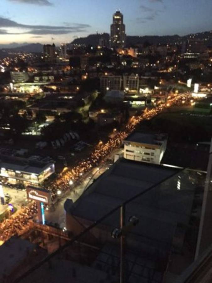 Quinta marcha de las antorchas llega a Presidencial