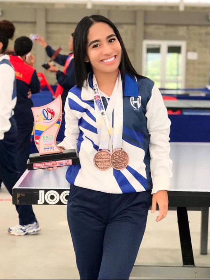 También ha representado a la UNAH en varios torneos universitarios internacionales. Ganando varias medallas.