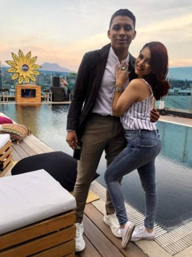 Estilo y Corona dan la bienvenida al verano en una tarde llena de música y sabor