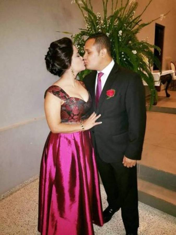 El romanticismo y elegancia de Ariela Cáceres de Andino causan furor en Facebook