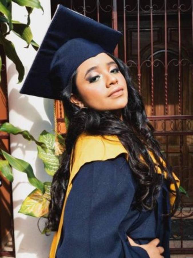 Seniors de La Estancia School celebran juramentación