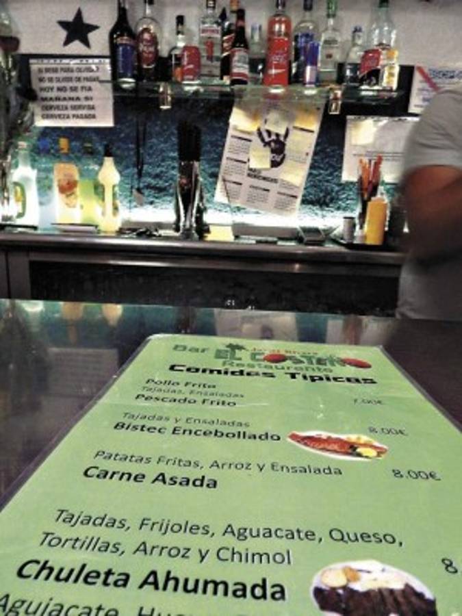 En este enclave, al que podríamos llamar “la pequeña Honduras en el Mediterráneo”, la presencia catracha es mayoritaria y se refleja en el gran número de negocios, centros sociales y restaurantes.