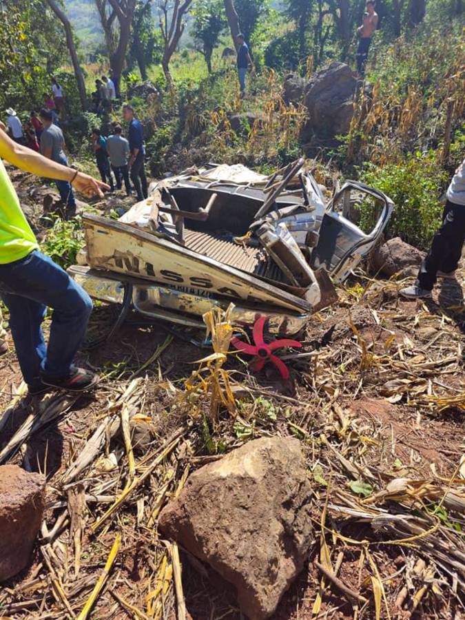 Así quedó al automotor luego del aparatoso accidente en la pendiente.