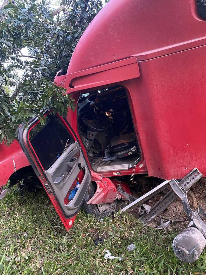 Así quedó la rastra tras el brutal impacto.