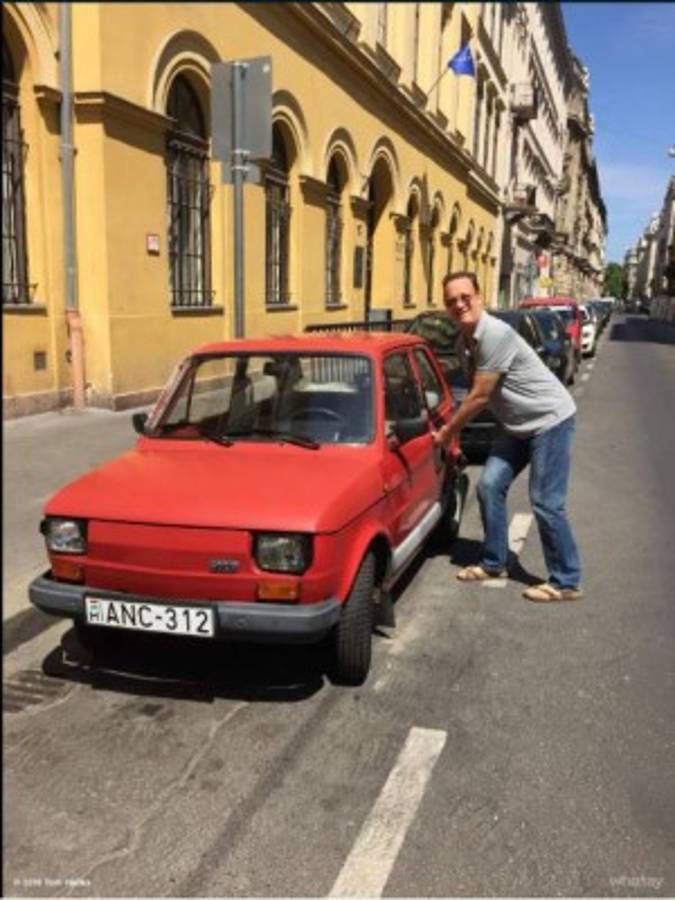 Hanks jamás pensó que publicar esta foto en Twitter le daría una gran sorpresa. Foto: Twitter