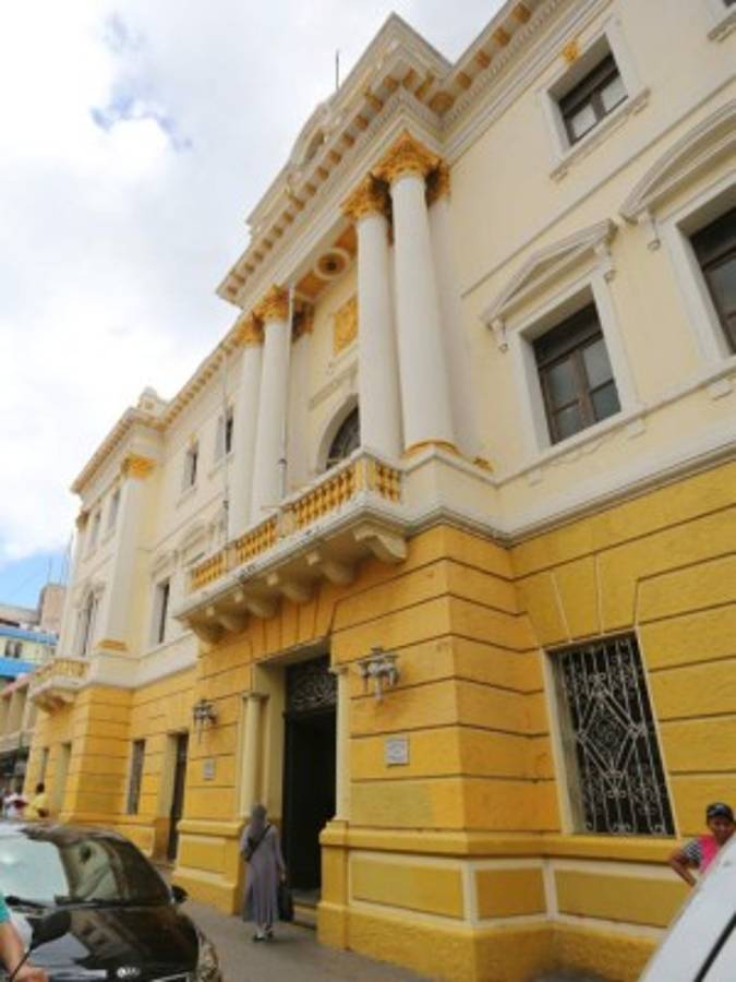 Adobe y piedra sostienen la historia de 10 insignes edificios en la capital de Honduras