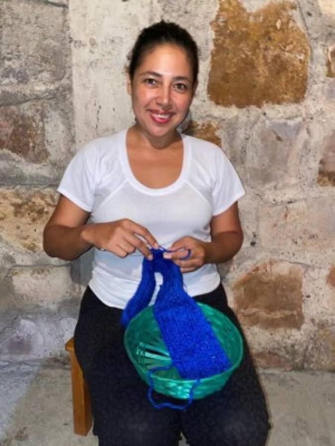 Ingrid posee un talento admirable para tejer finas piezas de croché y desde adolescente este arte se convirtió en una fuente de ingreso