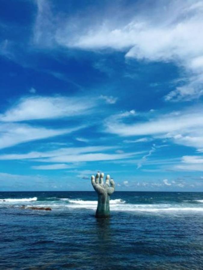 En la playa Homigot está la escultura La mano de la armonía, donde los coreanos saludan el Año Nuevo.