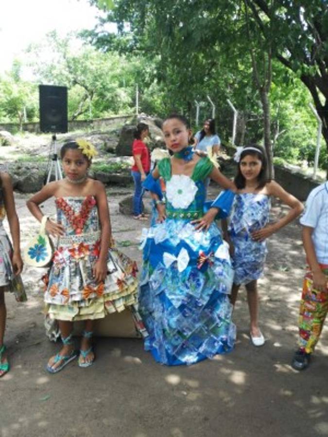Con modelaje ecológico, la Escuela Pedro Nufio da cátedra de reciclaje