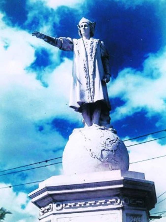 La mañana que le cortaron la cabeza a la estatua de Cristóbal Colón