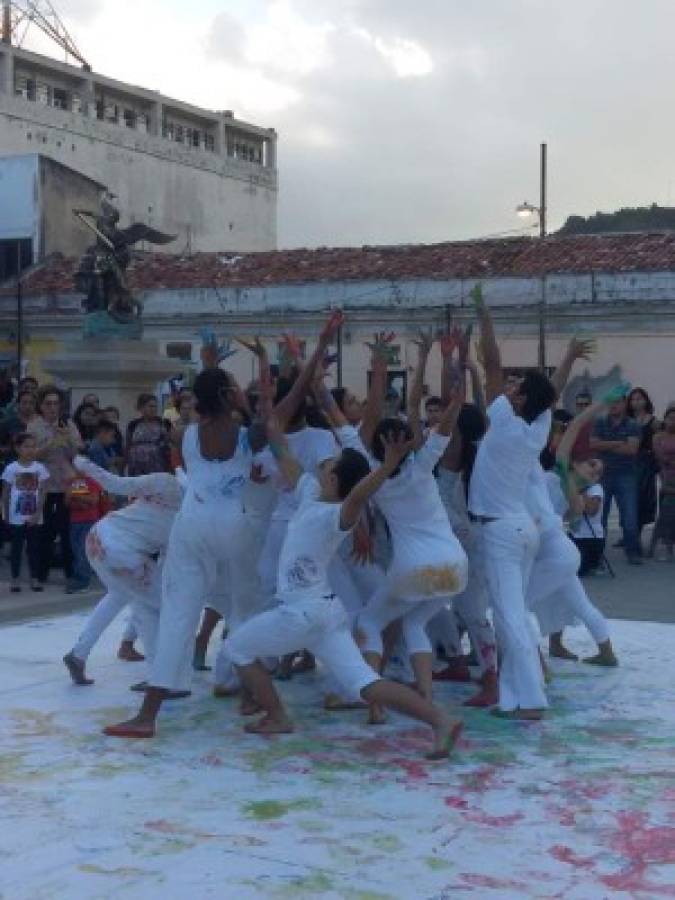 'Bailando alrededor del mundo” en Tegucigalpa