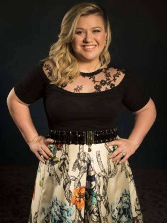 La cantante compartió la noticia de su embarazo en un concierto