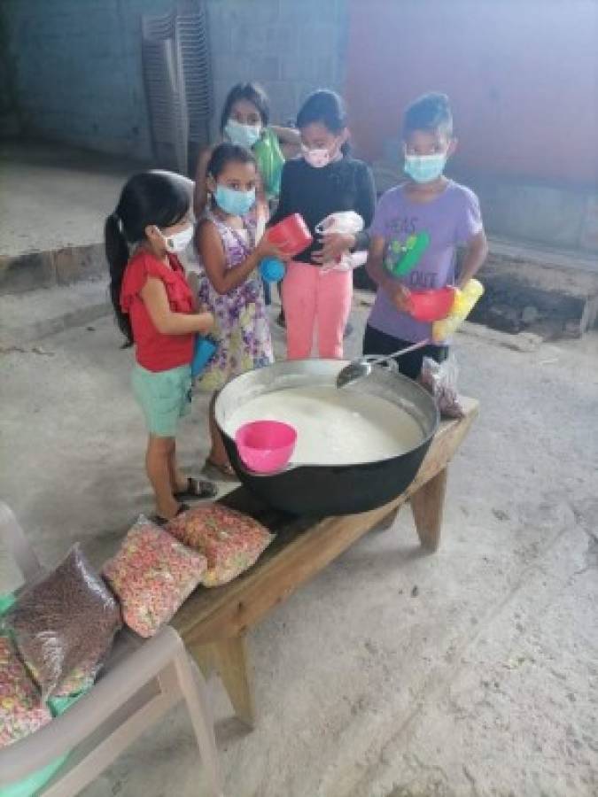 Manos solidarias llevan alimentos a 400 niños de Villa Nueva y Los Pinos