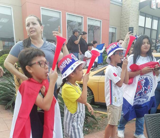 La alegría de la afición olimpista tras conseguir la 38 en el Yankel Rosenthal