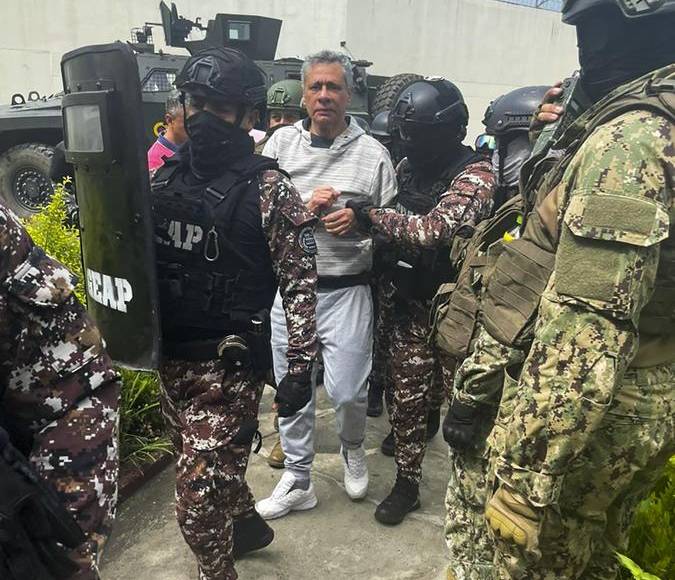 Las primeras imágenes de Jorge Glas tras su captura en la Embajada de México