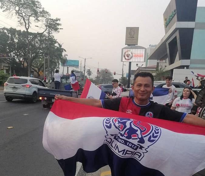 La alegría de la afición olimpista tras conseguir la 38 en el Yankel Rosenthal