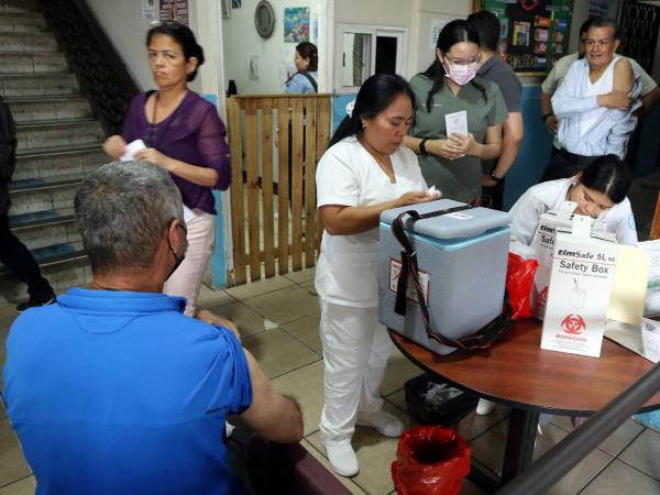 El centro de salun Alonzo Suaso forma parte de la red de los 66 centros de atención primaria donde los pacientes pueden econtrar medicamentos, según la titular de la RMS, Chintia Aguilar.
