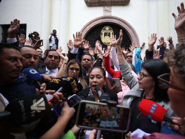 La sesión se realizó en el parque La Merced, en los bajos del Congreso Nacional.