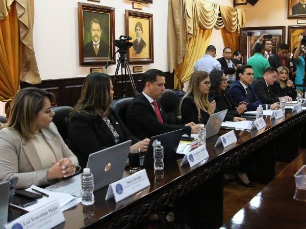 Este martes 14 de abril testigos comaprecen contra funcionarios electorales.