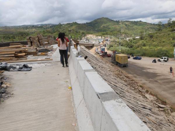 Obras viales que debieron estar culminadas en 2024, todavía a la fecha reportan avances de apenas un 60% como el paso elevado Papa Francisco, en el anillo periférico.