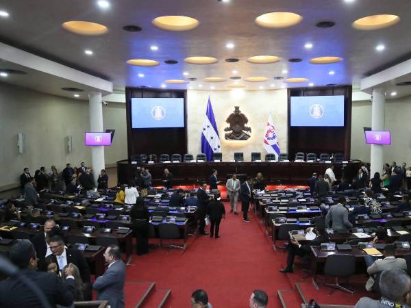 El Congreso Nacional impulsa reformas para eliminar la Comisión Permanente, reducir recesos legislativos y habilitar sesiones durante todo el año.