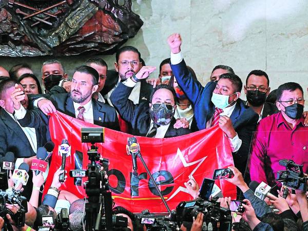 Los diputados leales a Luis Redondo mantienen su posición de que este es el verdadadero presidente del Congreso Nacional, electo el 23 de enero por 98 votos.