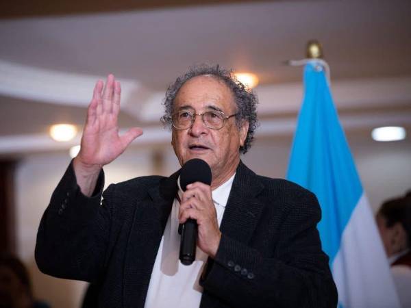 Nelson Ávila es uno de los cinco candidatos presidenciales en Honduras.