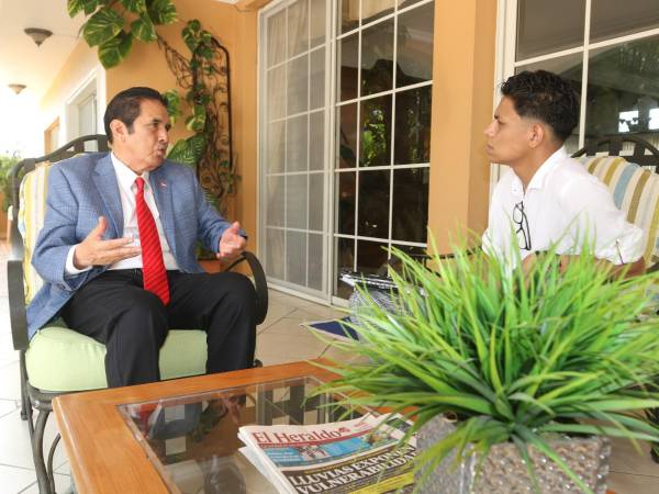 Eliseo Castro, candidato Liberal a la alcaldía, durante una entrevista con el periodista de El Heraldo, Cristian Cruz, desde su hogar.