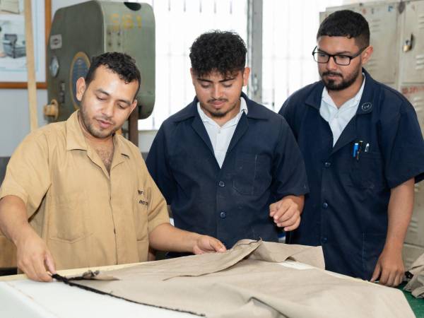 Jóvenes y adultos podrán acceder a cursos técnicos del Infop en áreas productivas como electricidad, mecánica, construcción y otros.