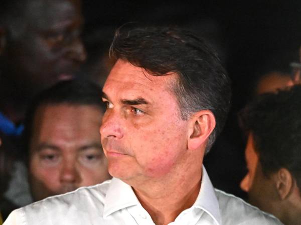 Argentina también descartó tener registros de su ingreso al país. Flávio obtuvo el 48 % de los votos en las elecciones presidenciales, frente al 52 % del presidente reelecto Luiz Inácio Lula da Silva.