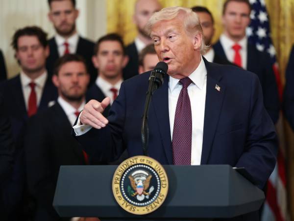 El presidente de EE.UU., Donald Trump, habla en la Sala Este de la Casa Blanca, en Washington, DC, EE.UU.