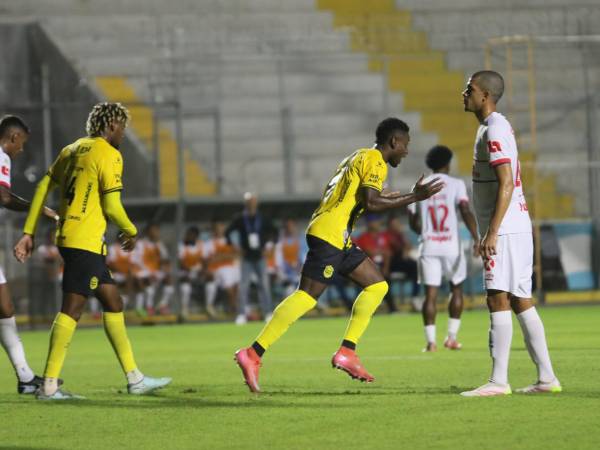 Olimpia en un apretado partido derrota a un Real España que no aprovechó sus oportunidades