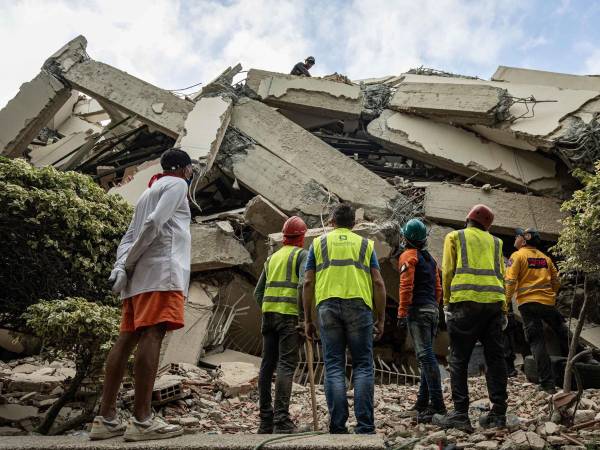 Los devastadores terremotos que sacudieron el norte de Venezuela también golpearon a la comunidad internacional, al confirmarse la muerte y desaparición de decenas de ciudadanos extranjeros. Entre las víctimas figuran personas de España, Portugal, Italia y Chile, República Dominicana, entre otros.