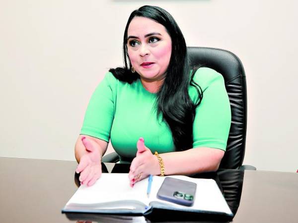 Ninfa Flores, directora del INAMI, conversó con la Unidad Investigativa de EL HERALDO Plus para aclarar el tema de la contratación de familiares.