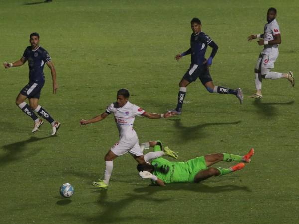 Momento en que Pinto recibe el supuesto contacto por parte de Licona.