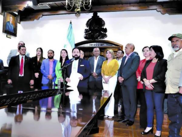 La Secretaría General de la Corte Suprema de Justicia recibió los documentos de presentación voluntaria de 11 de los 14 exmiembros de la comisión permanente imputados por la Fiscalía.