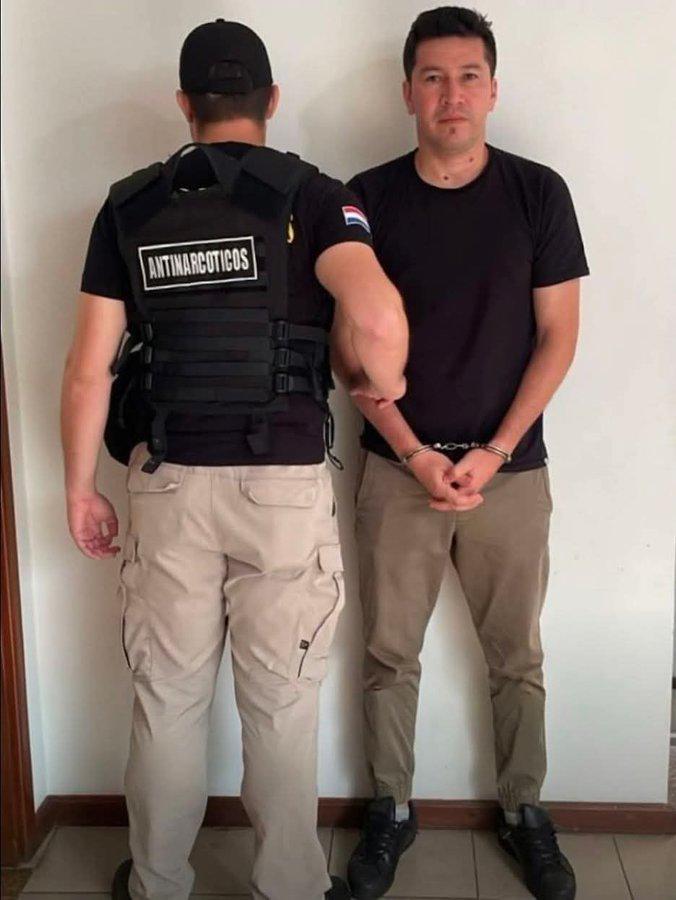 Exfutbolista se entrega a la justicia tras acusaciones de presunto narcotráfico