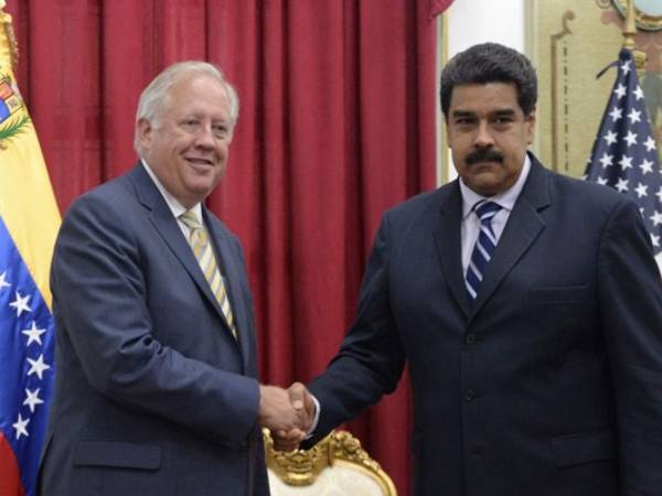 Maduro recibió a inicios de la tarde a Shannon en el palacio de gobierno en un encuentro en el que estuvo presente la canciller Delcy Rodríguez (Foto: AFP).