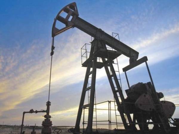 La caída del crudo, generalizada a nivel mundial, reduce drásticamente los ingresos de Venezuela.