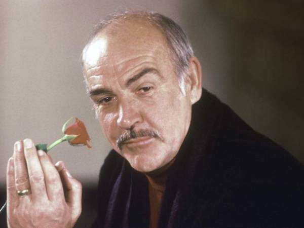 En 1986 Sean Connery se encontraba en lucha por revitalizar su carrera y aceptó participar en esta versión Italo-Alemana-Francesa de la novela de Humberto Eco 'El Nombre de la Rosa' Interpretando a Sir William de Baskerville.