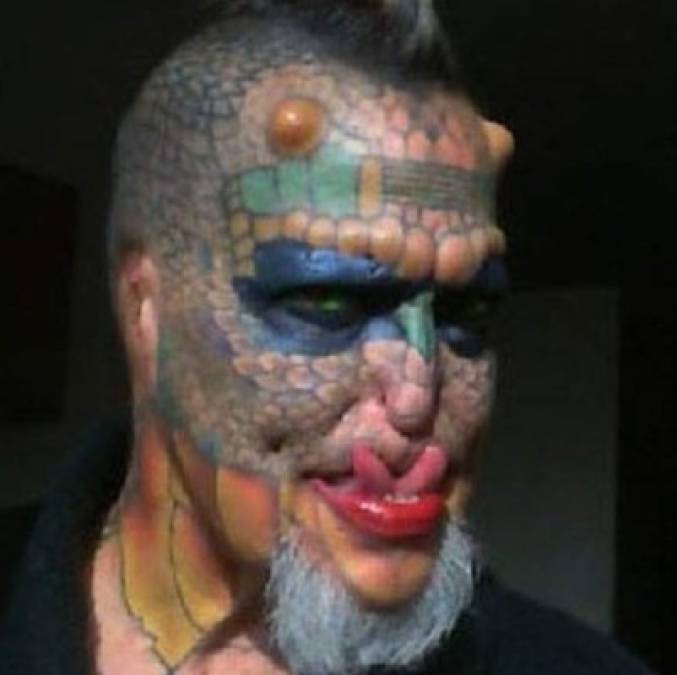 FOTOS: El drástico cambio de un banquero que modificó su cuerpo para 'ser un reptil'   
