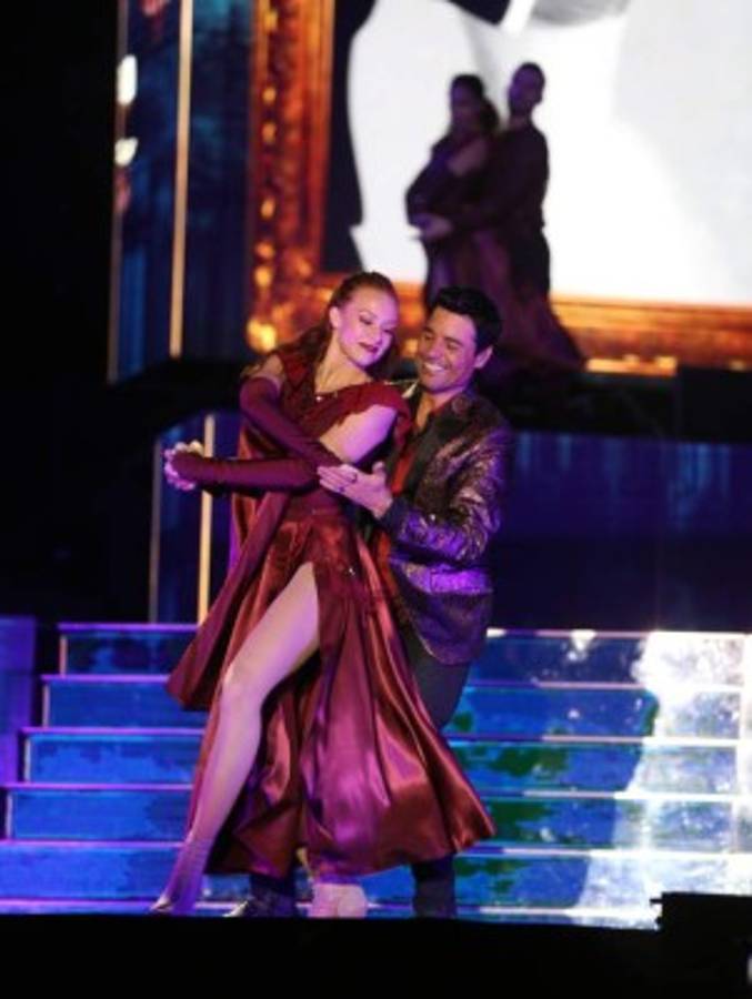 Sobredosis de alegría, energía y romanticismo dejó Chayanne en el escenario
