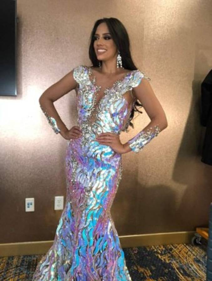 El vestido de gala causó furor en el certamen de belleza.